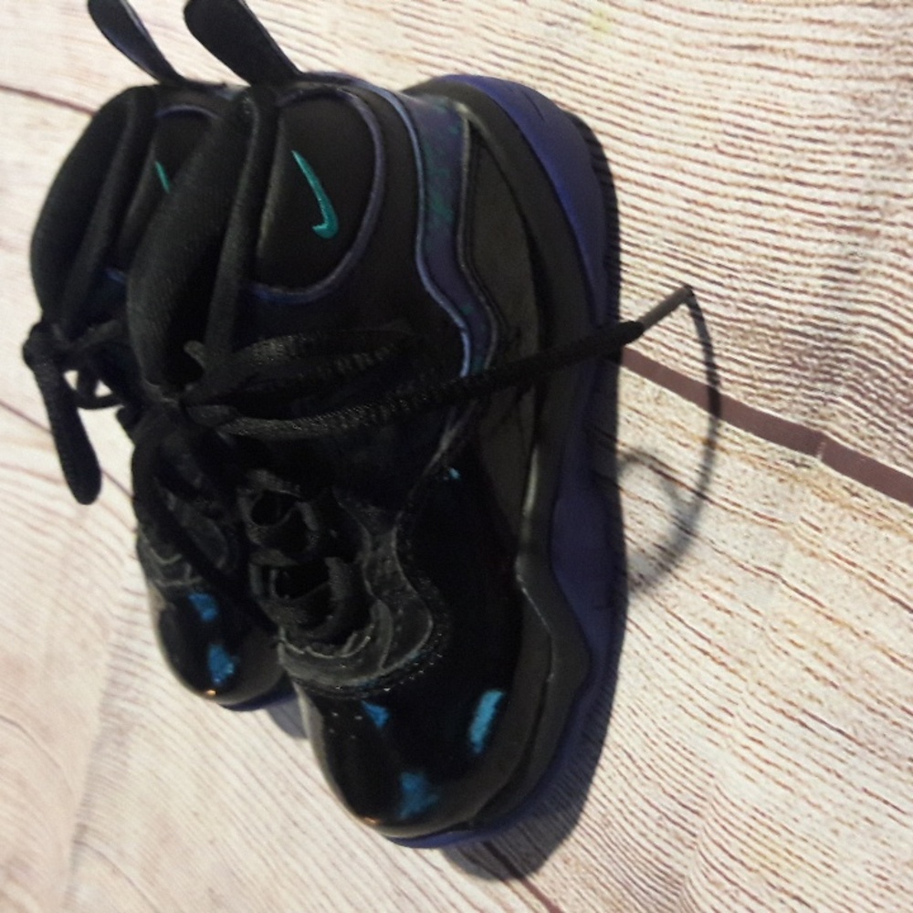 Nike boy's high top black purple green sneaker - Picture 4 of 13